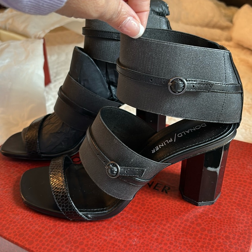 Donald Pliner shoe